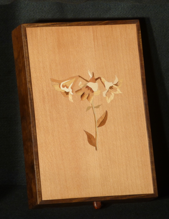 Treasure box inlaid with trumpet flowers