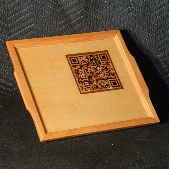 T52 - tray with cedar rim, satinwood plate and QR code with thoughtful quote